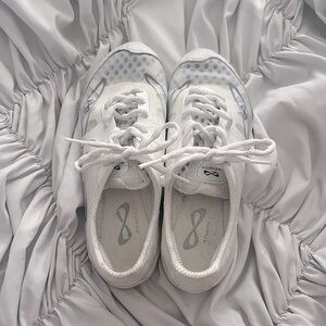 Nfinity Vengeance Cheer Shoe - Barely Worn, Size 5.5